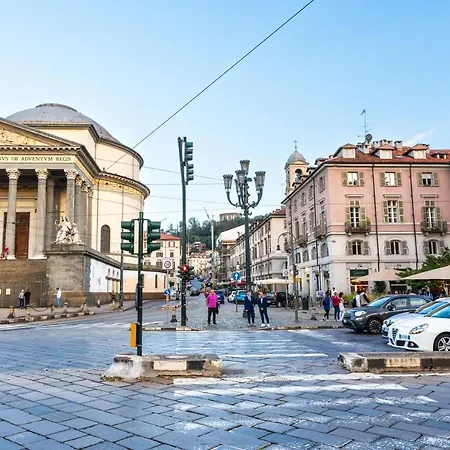 Sotto I Tetti Di Mansarda Di Gil