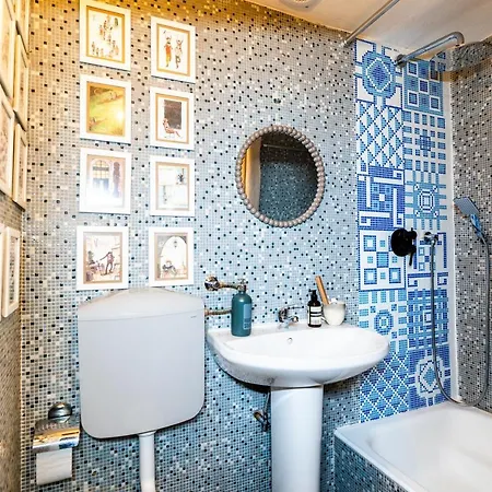 Sotto I Tetti Di Mansarda Di Gil